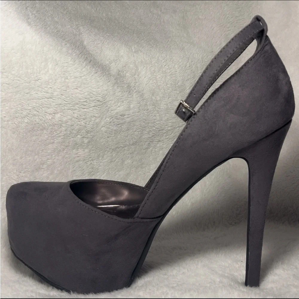 Breckelles Grey Platform Heels with Ankle Strap - Size 8.5